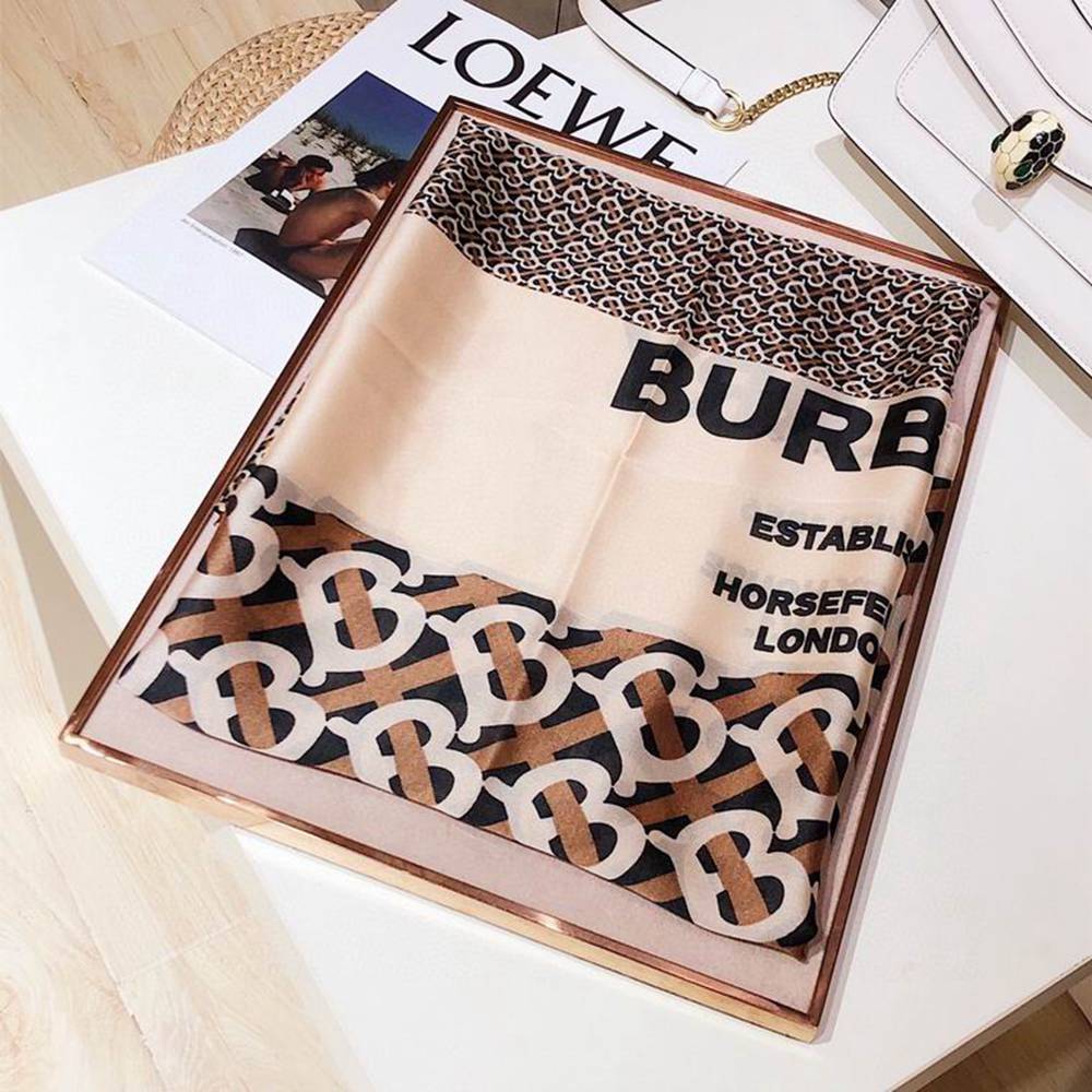 Bv*b*rry Scarf